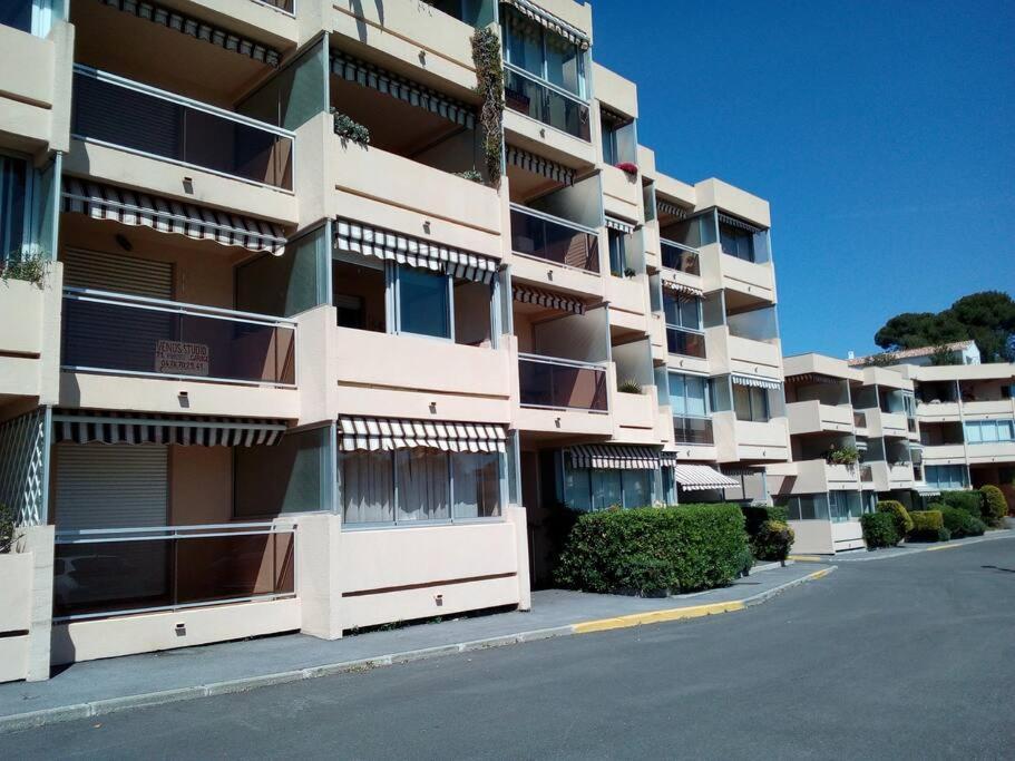 T2 Vue Mer Dans Residence Calme / T2 Sea View In A Quiet Residence Bandol Exterior foto